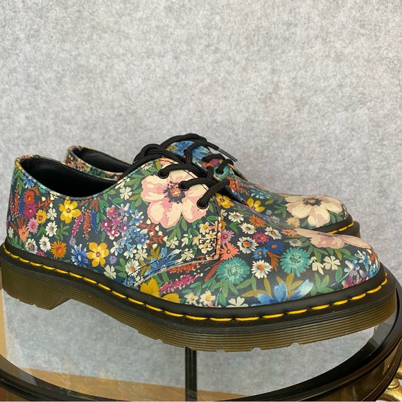 D23 Dr Martens Wanderlust Oxford 9 - Picture 2 of 16